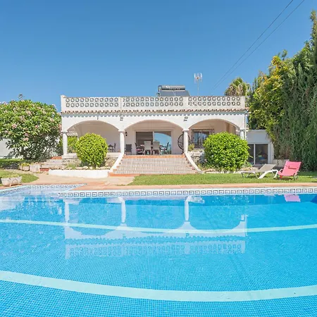 Villa Oasis: Beachside Retreat With Heated Pool & Games