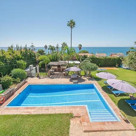 Oasis: Beachside Retreat With Heated Pool & Games Villa *