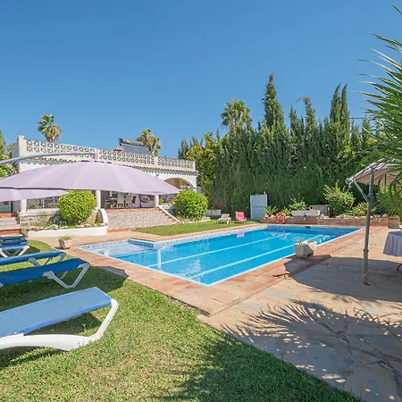 Oasis: Beachside Retreat With Heated Pool & Games Villa Marbella