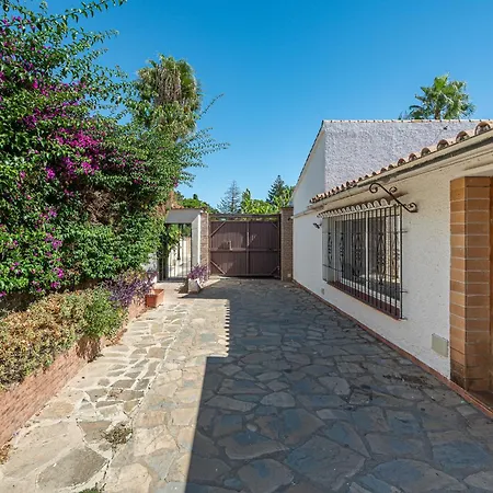 Villa Oasis: Beachside Retreat With Heated Pool & Games *
