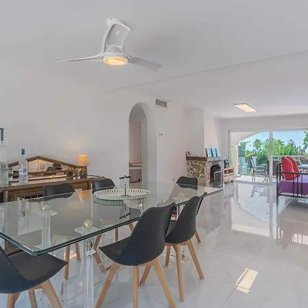Oasis: Beachside Retreat With Heated Pool & Games *