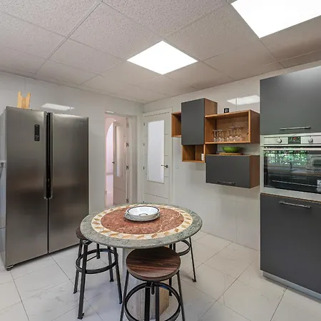 Villa Oasis: Beachside Retreat With Heated Pool & Games *