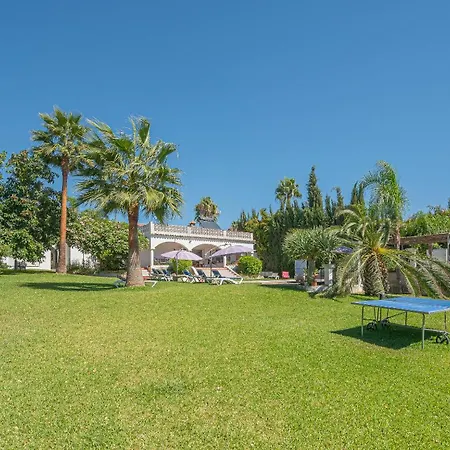 Villa Oasis: Beachside Retreat With Heated Pool & Games Marbella