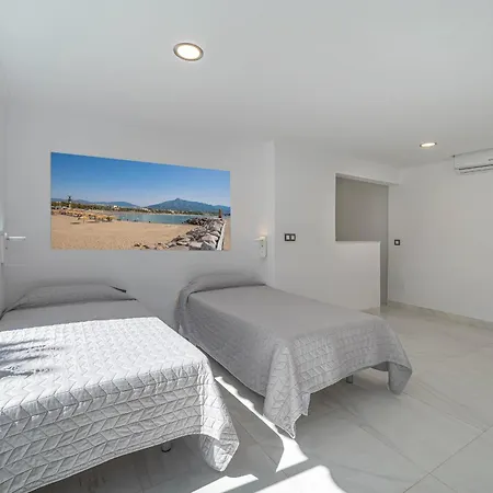 Oasis: Beachside Retreat With Heated Pool & Games *