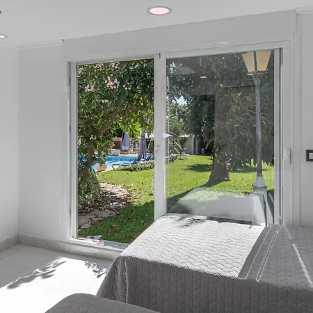 Villa Oasis: Beachside Retreat With Heated Pool & Games