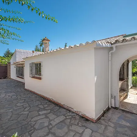 Villa Oasis: Beachside Retreat With Heated Pool & Games *