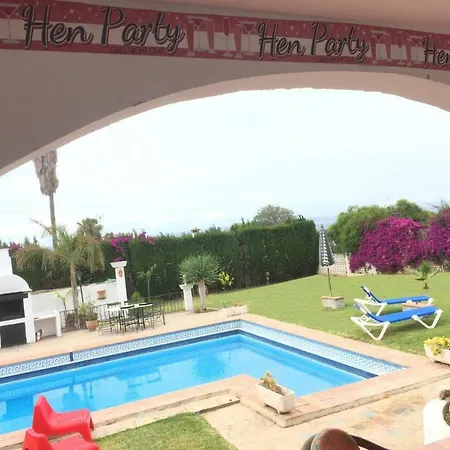 Oasis: Beachside Retreat With Heated Pool & Games Marbella