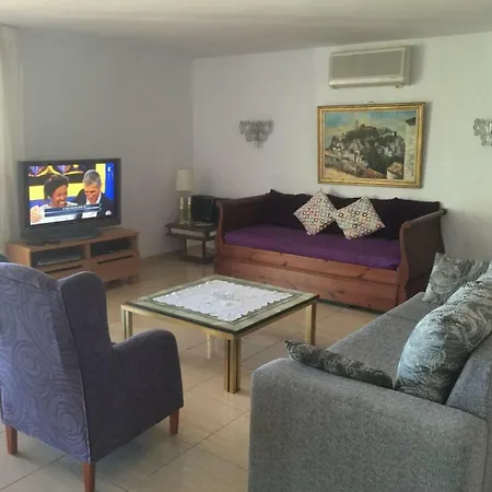 Villa Oasis: Beachside Retreat With Heated Pool & Games *