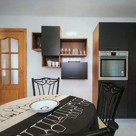 Villa Oasis: Beachside Retreat With Heated Pool & Games Marbella